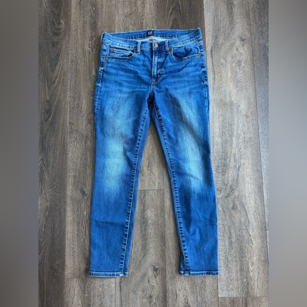 Gap Jeans.  True Skinny.  Women’s size 8/29 Short.  Dark wash.